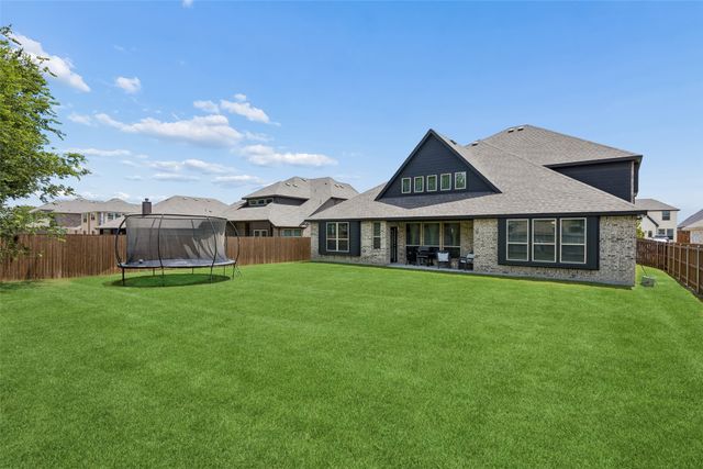 203 Memory Lane, Waxahachie, TX 75165