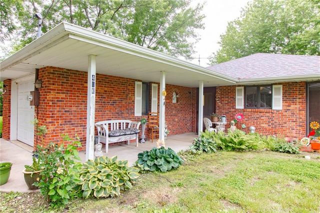 403 W Chestnut Street, Holden, MO 64040