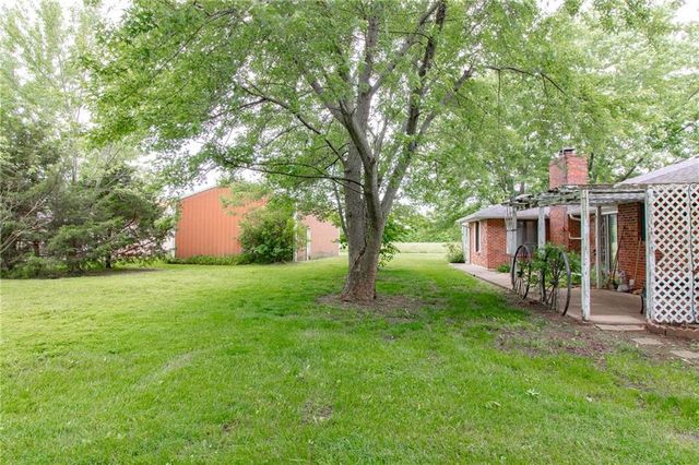 403 W Chestnut Street, Holden, MO 64040