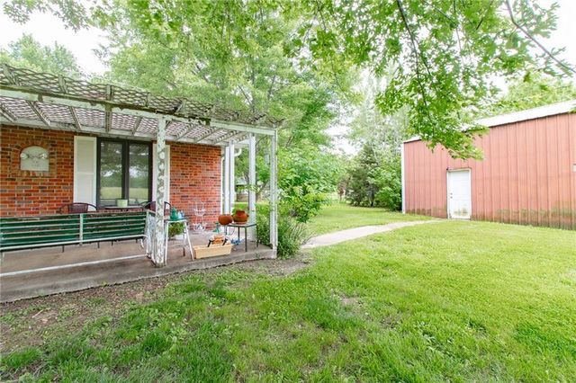 403 W Chestnut Street, Holden, MO 64040