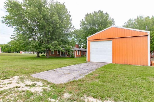 403 W Chestnut Street, Holden, MO 64040