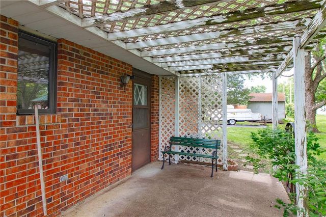 403 W Chestnut Street, Holden, MO 64040