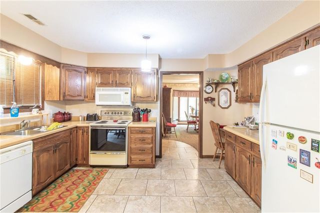 403 W Chestnut Street, Holden, MO 64040