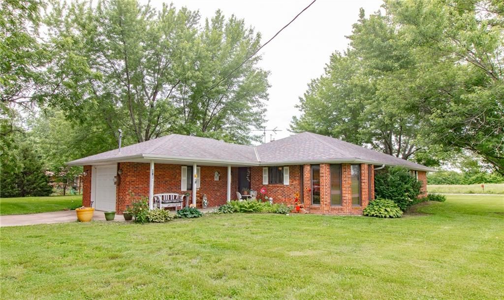 403 W Chestnut Street, Holden, MO 64040