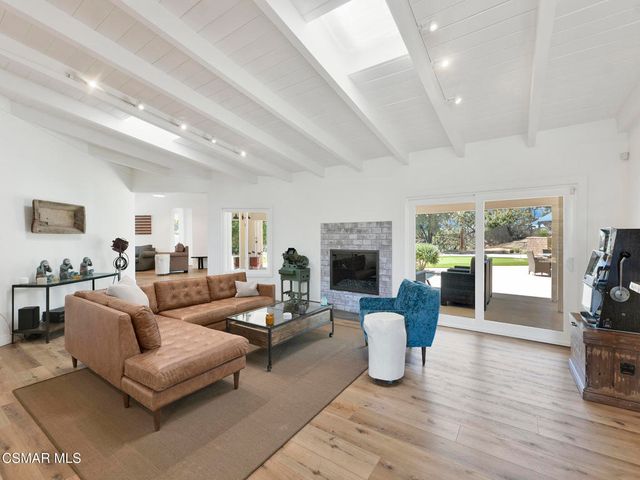 1092 La Cresta Drive, Thousand Oaks, CA 91362