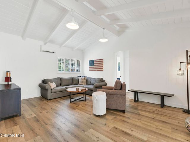 1092 La Cresta Drive, Thousand Oaks, CA 91362