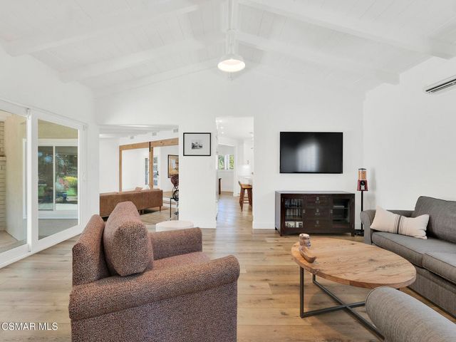 1092 La Cresta Drive, Thousand Oaks, CA 91362