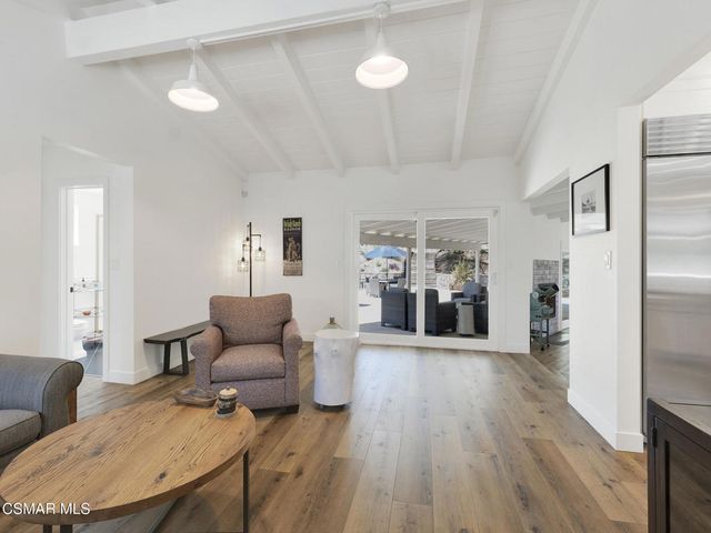 1092 La Cresta Drive, Thousand Oaks, CA 91362
