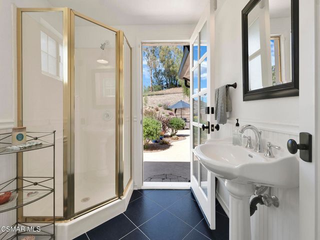 1092 La Cresta Drive, Thousand Oaks, CA 91362