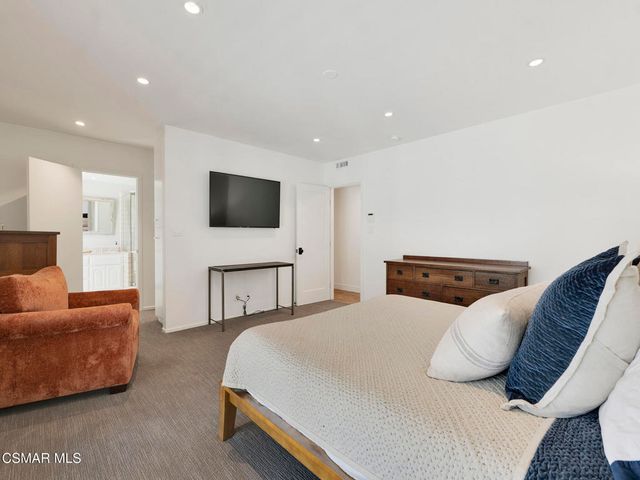 1092 La Cresta Drive, Thousand Oaks, CA 91362