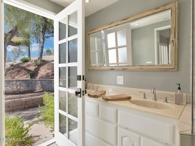 1092 La Cresta Drive, Thousand Oaks, CA 91362