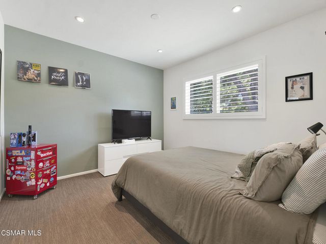 1092 La Cresta Drive, Thousand Oaks, CA 91362