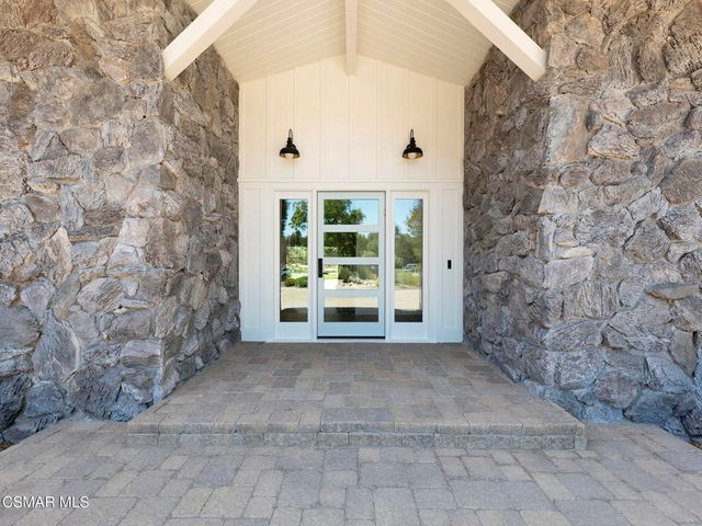 1092 La Cresta Drive, Thousand Oaks, CA 91362