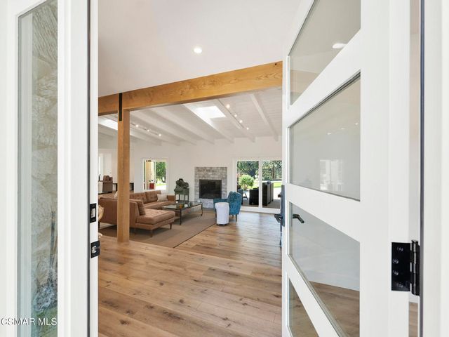 1092 La Cresta Drive, Thousand Oaks, CA 91362