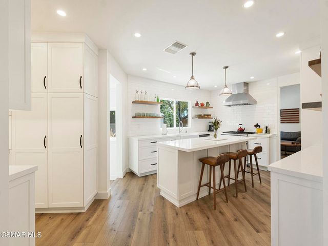 1092 La Cresta Drive, Thousand Oaks, CA 91362