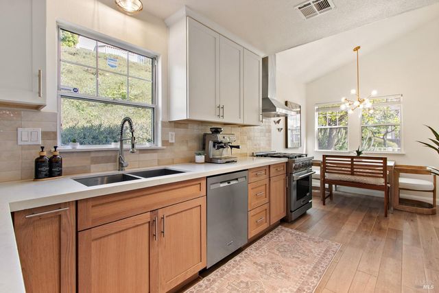 70 Marina Ridge Ct, Vallejo, CA 94591