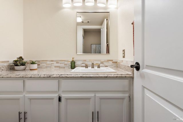 70 Marina Ridge Ct, Vallejo, CA 94591