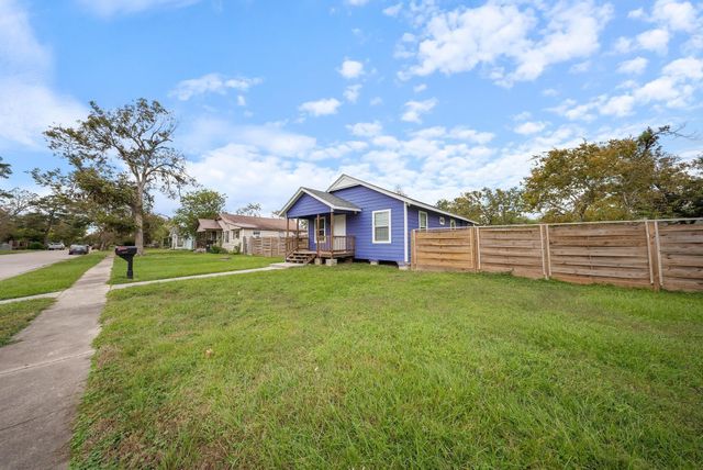 504 Stimpson Street, Baytown, TX 77520