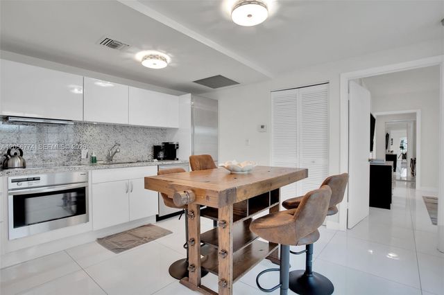 1250 Ocean Dr 2N, Miami Beach, FL 33139