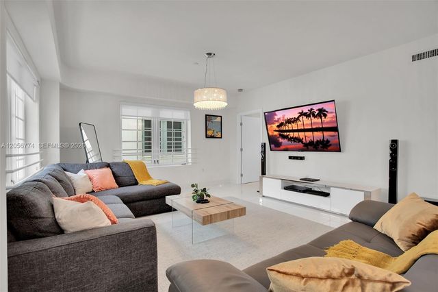 1250 Ocean Dr 2N, Miami Beach, FL 33139
