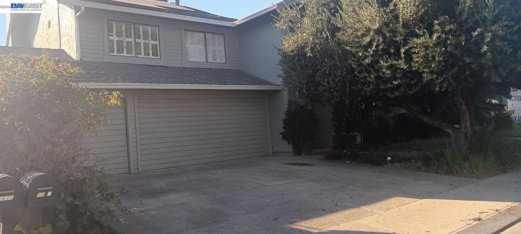 9621 Knight Ln, Stockton, CA 95209