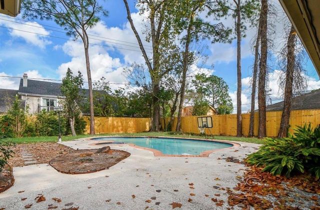 10706 Inwood Drive, Houston, TX 77042