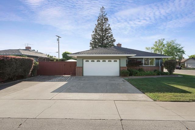 610 W Tokay St, Lodi, CA 95240