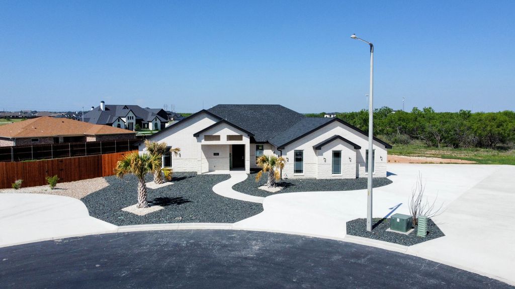 Image 19 of property listing at 5201 Riviera Lane, San Angelo, TX 76904