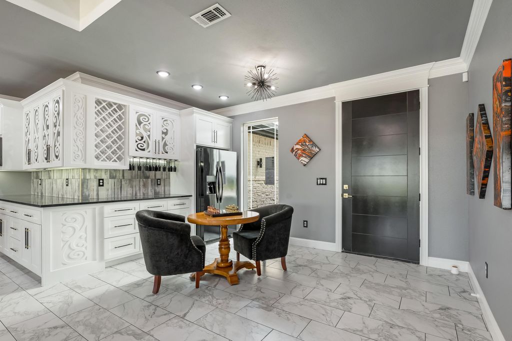 Image 3 of property listing at 5201 Riviera Lane, San Angelo, TX 76904
