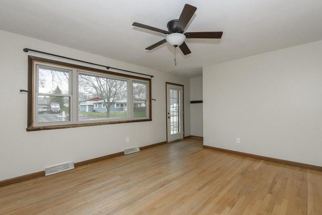 2113 Garven COURT, Waukesha, WI 53188