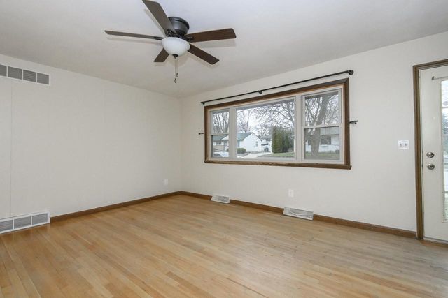 2113 Garven COURT, Waukesha, WI 53188