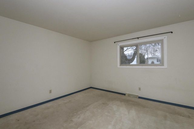 2113 Garven COURT, Waukesha, WI 53188