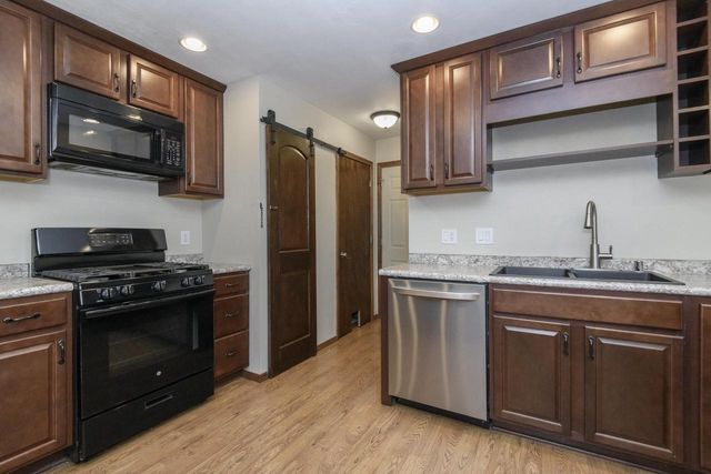 2113 Garven COURT, Waukesha, WI 53188