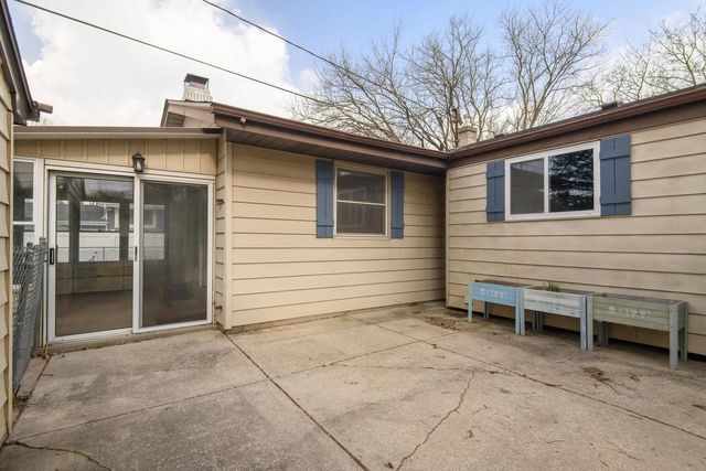 2113 Garven COURT, Waukesha, WI 53188