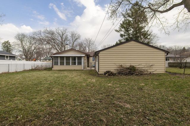 2113 Garven COURT, Waukesha, WI 53188