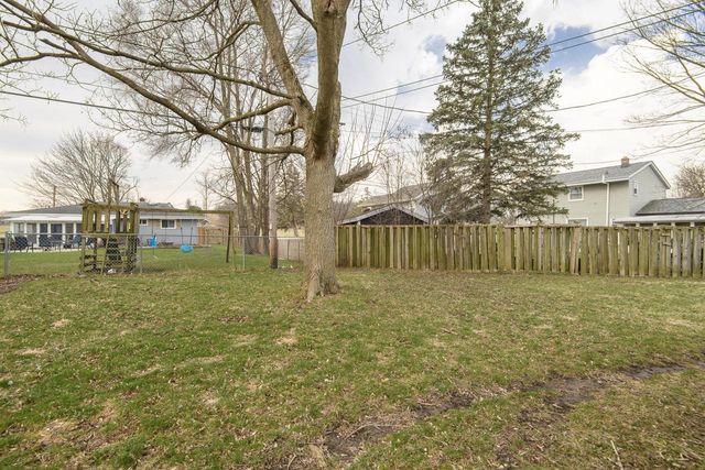 2113 Garven COURT, Waukesha, WI 53188