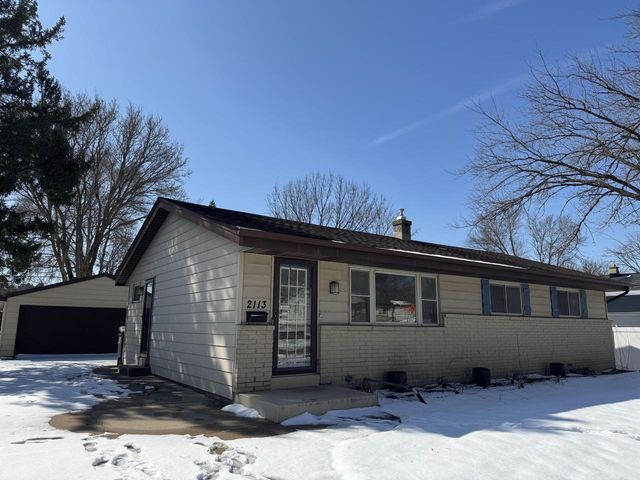 2113 Garven COURT, Waukesha, WI 53188