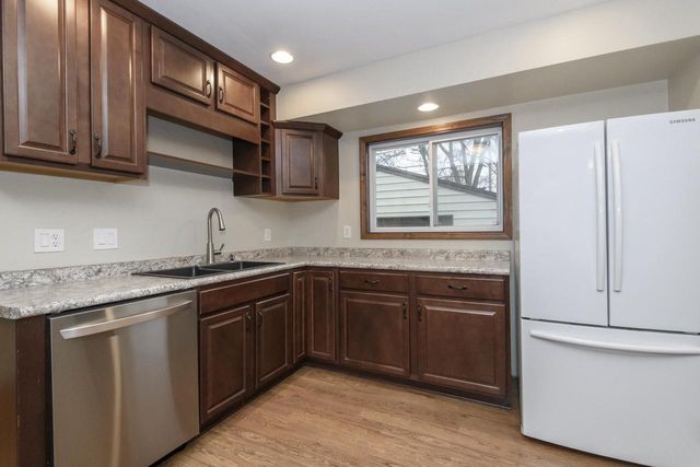 2113 Garven COURT, Waukesha, WI 53188