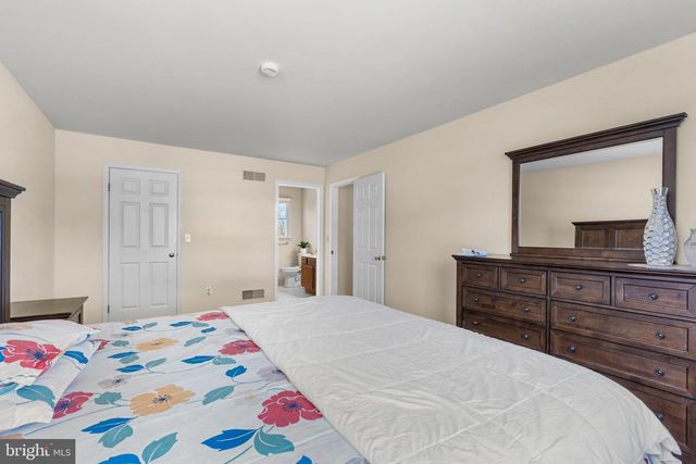 4507 MANCE DR, Harrisburg, PA 17112