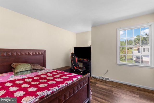 4507 MANCE DR, Harrisburg, PA 17112