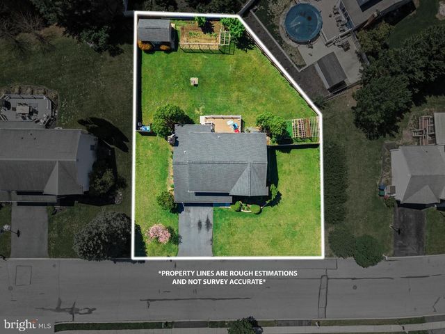 4507 MANCE DR, Harrisburg, PA 17112