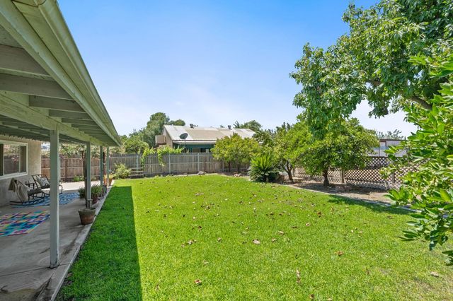 9075 S Mccall Avenue, Selma, CA 93662