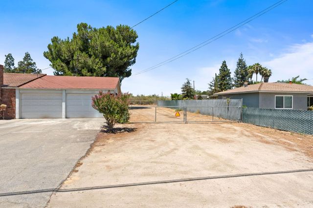 9075 S Mccall Avenue, Selma, CA 93662