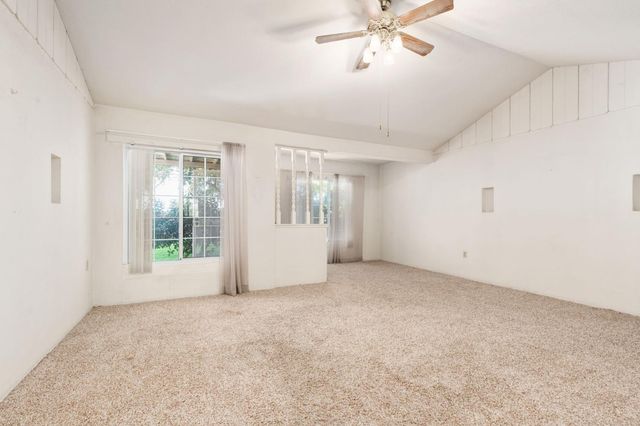 9075 S Mccall Avenue, Selma, CA 93662