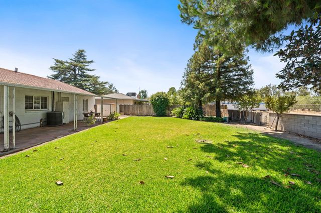 9075 S Mccall Avenue, Selma, CA 93662