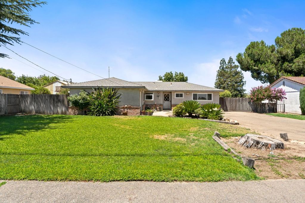 9075 S Mccall Avenue, Selma, CA 93662