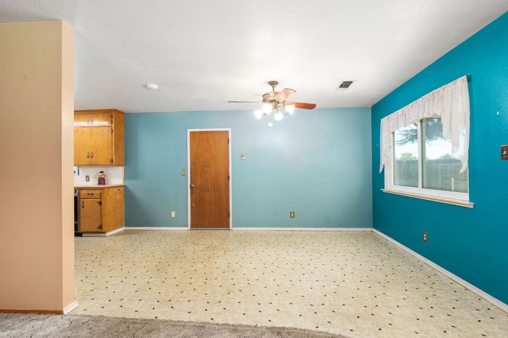 Image 11 of property listing at 9075 S Mccall Avenue, Selma, CA 93662