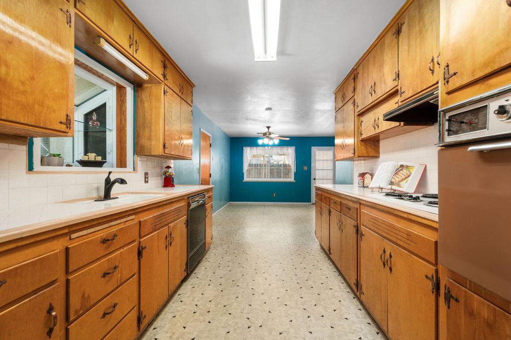 Image 17 of property listing at 9075 S Mccall Avenue, Selma, CA 93662