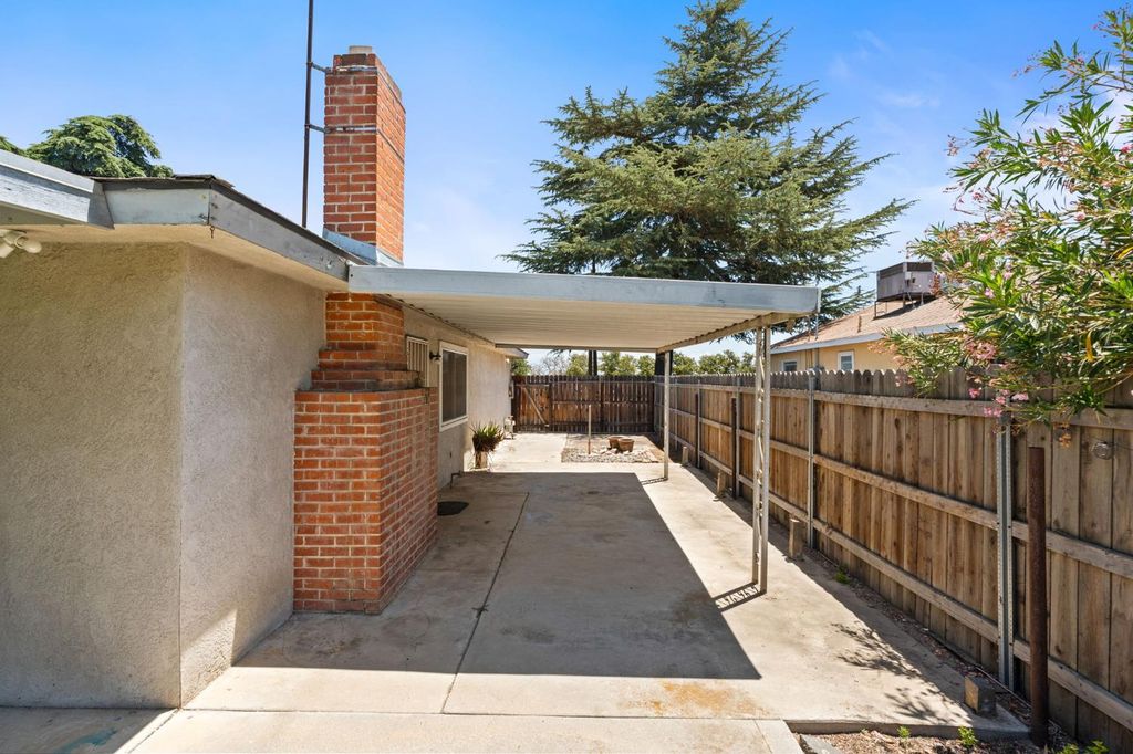 Image 35 of property listing at 9075 S Mccall Avenue, Selma, CA 93662