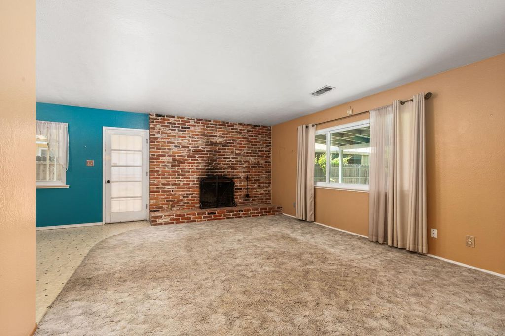 Image 5 of property listing at 9075 S Mccall Avenue, Selma, CA 93662